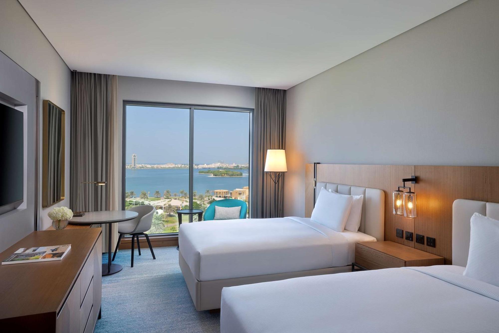 Doubletree By Hilton Sharjah Waterfront Hotel And Residences Exterior foto